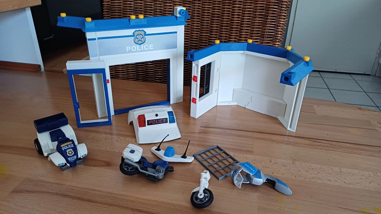 Pièces détachées playmobil policiers 